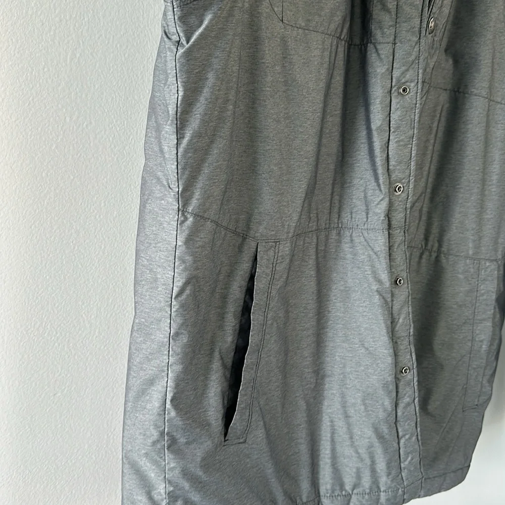 North Face Gray Lightweight  Snap Button Closure Jacket Size Medium